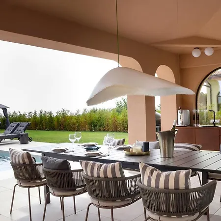 Vilă Luxury 4-bedroom In Black Sea Rama By Flat Mаnager