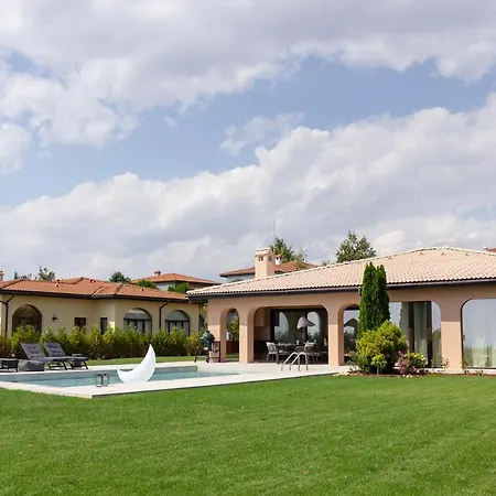 Luxury 4-bedroom In Black Sea Rama By Flat Mаnager Villa