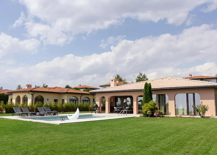 Luxury 4-bedroom In Black Sea Rama By Flat Mаnager Villa